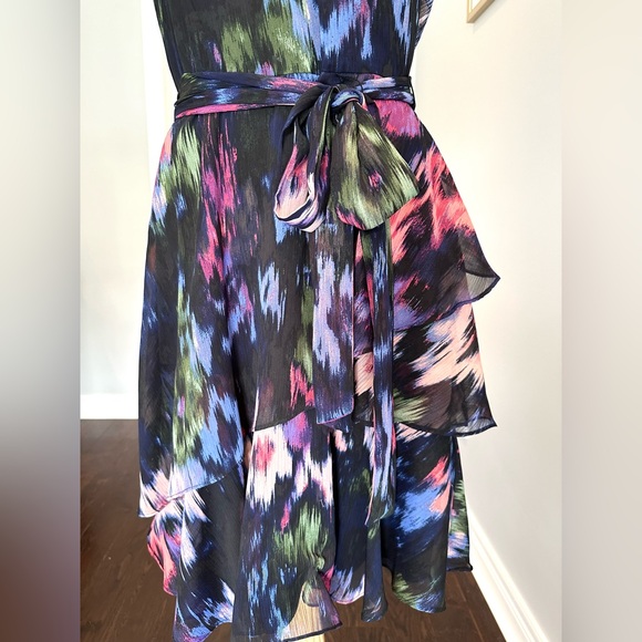 TAHARI Arthur S. Levine Abstract Multi Coloured Print Bow Belted Tiered Dress - Picture 4 of 11
